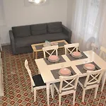 Casa de Férias La Bulle Familles Clim, Wifi, Airport Shuttle,tout à Pied Carcassonne